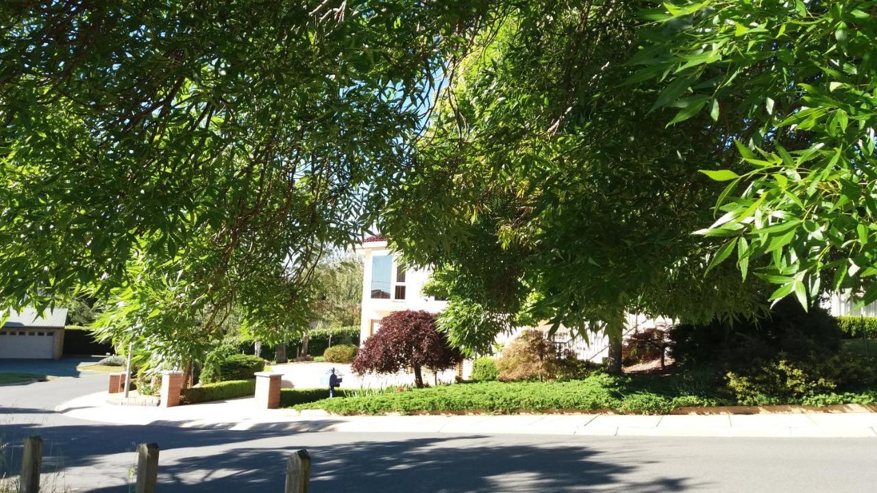 Sweet Home By The Golf Course Canberra Exterior foto