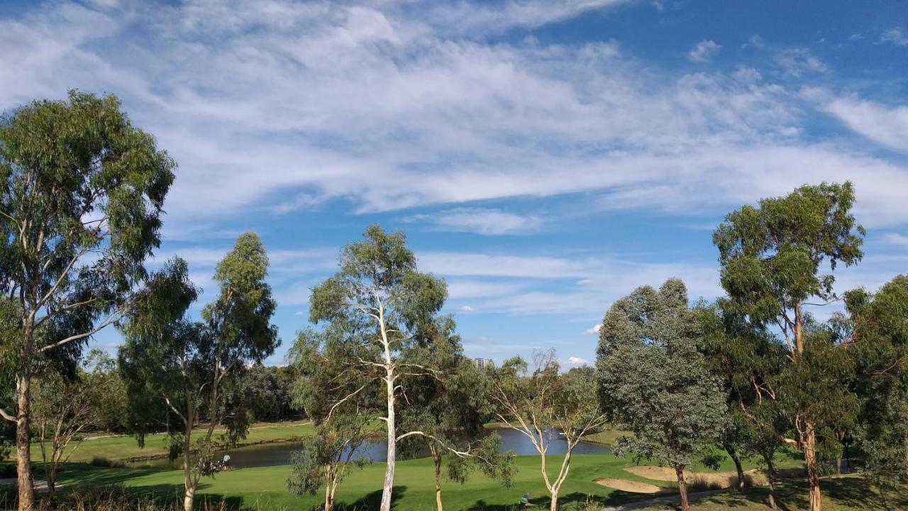 Sweet Home By The Golf Course Canberra Exterior foto