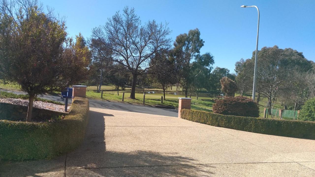Sweet Home By The Golf Course Canberra Exterior foto