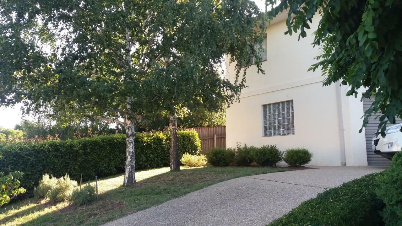 Sweet Home By The Golf Course Canberra Exterior foto